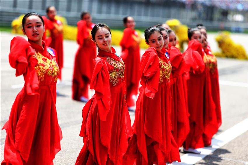Chinese girls dancing